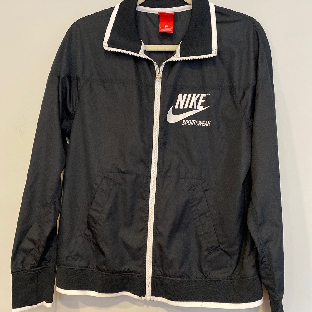 Nike wind breaker light jacket small